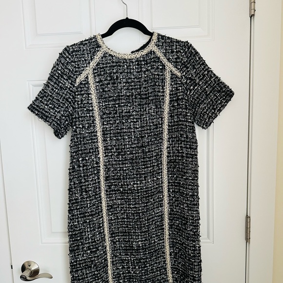 Shift dress. Black and white with gold fleck detail. - Picture 1 of 4